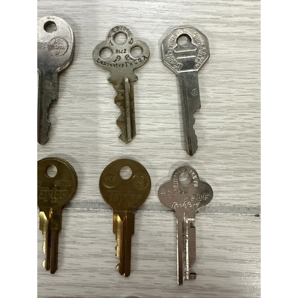 Vintage Set of 21 Unique Key Collectibles *See Description‎ for Details*